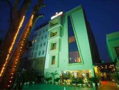 The Grand Hotel Bizzotel คูร์เคาน์ ภายนอก รูปภาพ