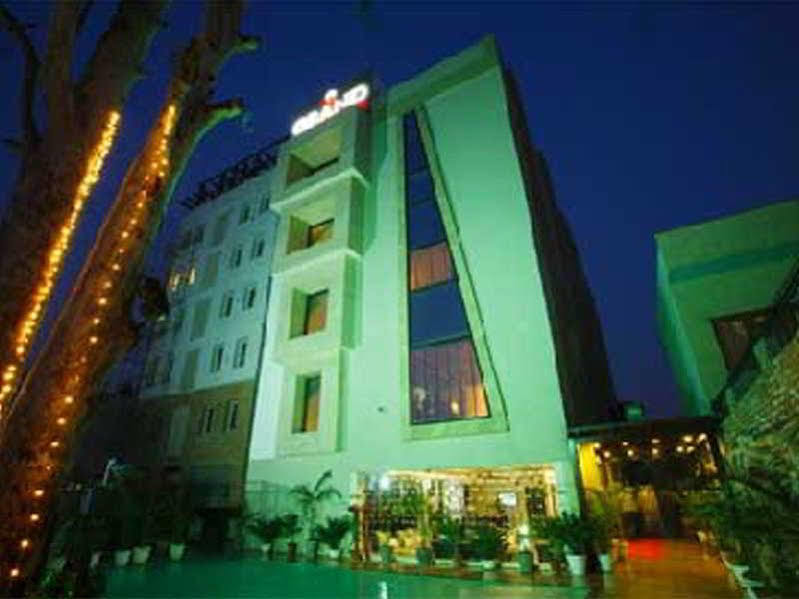 The Grand Hotel Bizzotel คูร์เคาน์ ภายนอก รูปภาพ